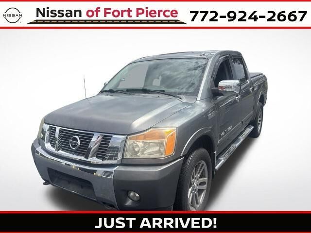 2013 Nissan Titan SL — photo 1 of 13
