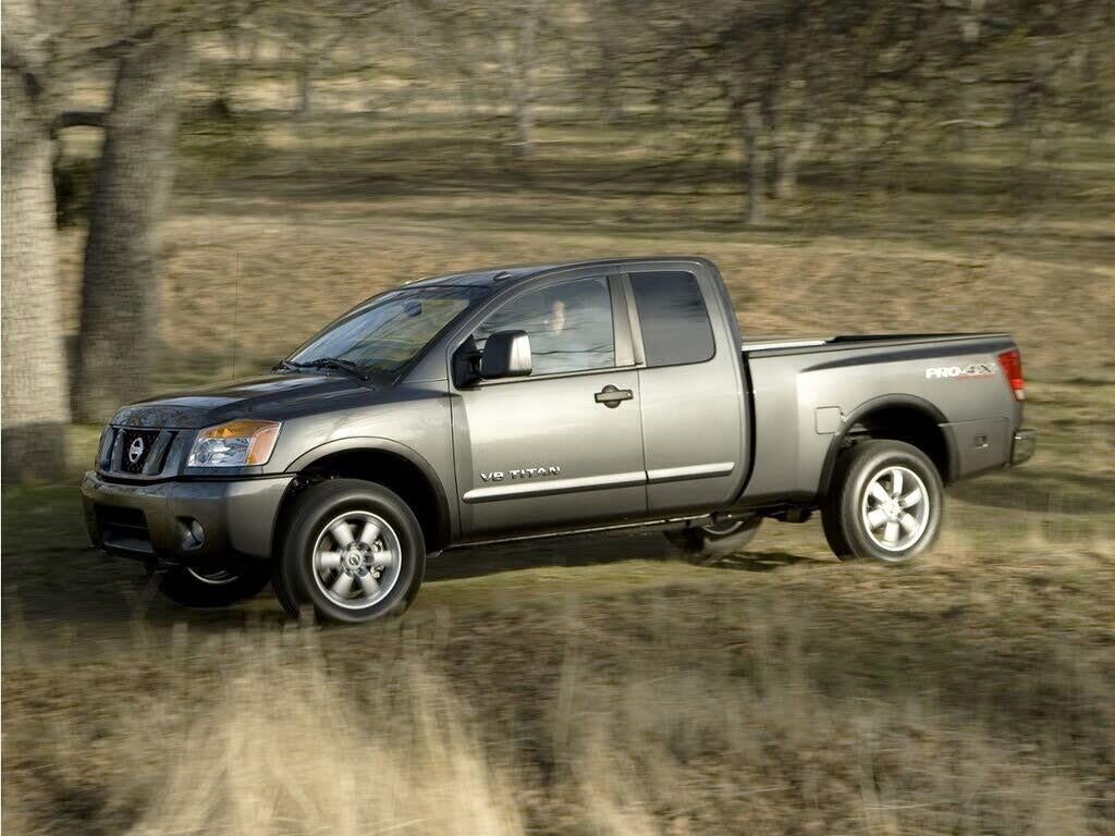 2011 Nissan Titan SV — photo 1 of 1
