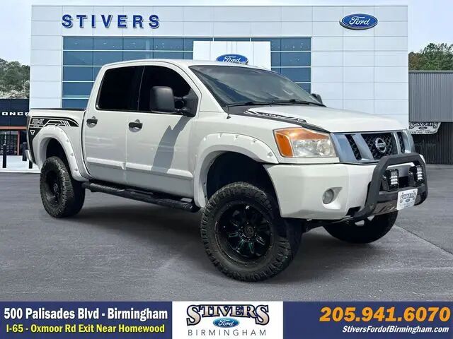 2013 Nissan Titan SV