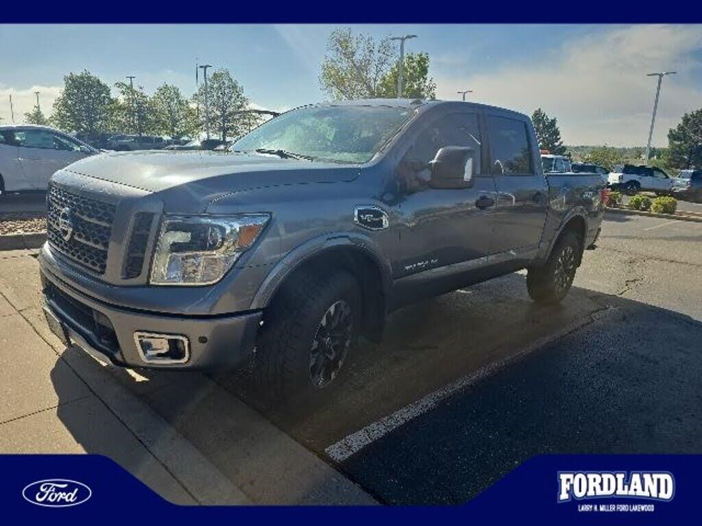 2017 Nissan Titan PRO-4X — photo 1 of 15