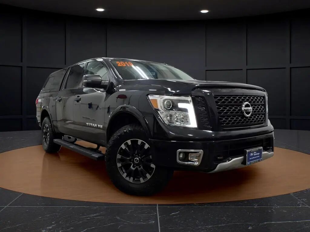 2019 Nissan Titan PRO-4X — photo 1 of 14
