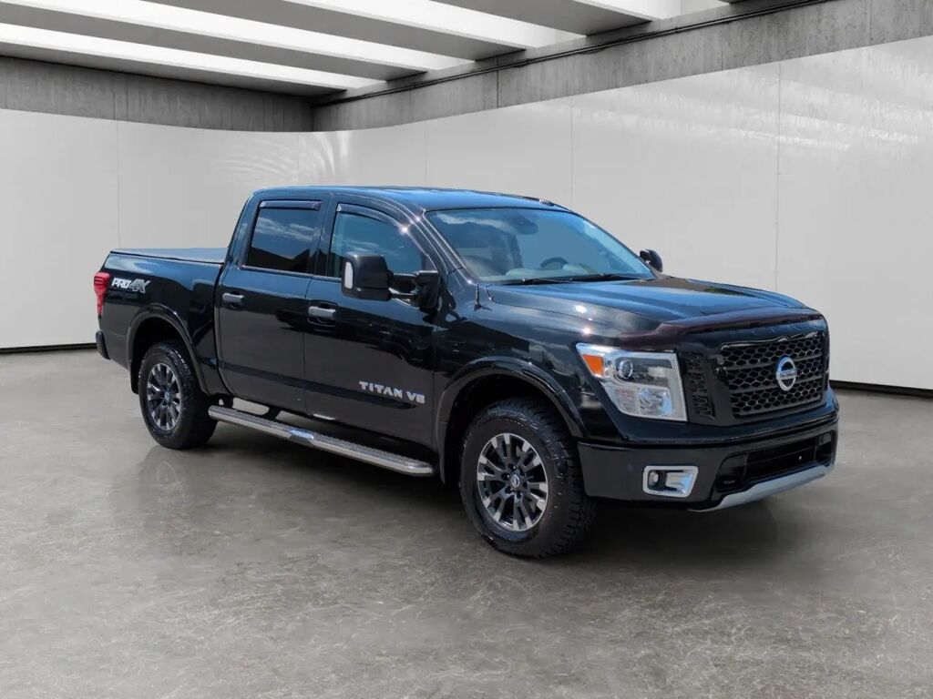 2019 Nissan Titan PRO-4X — photo 1 of 13