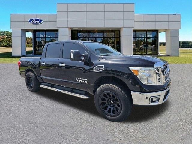 2017 Nissan Titan S — photo 1 of 7