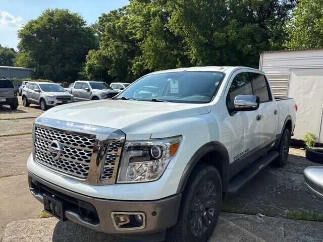 2018 Nissan Titan S — photo 1 of 13