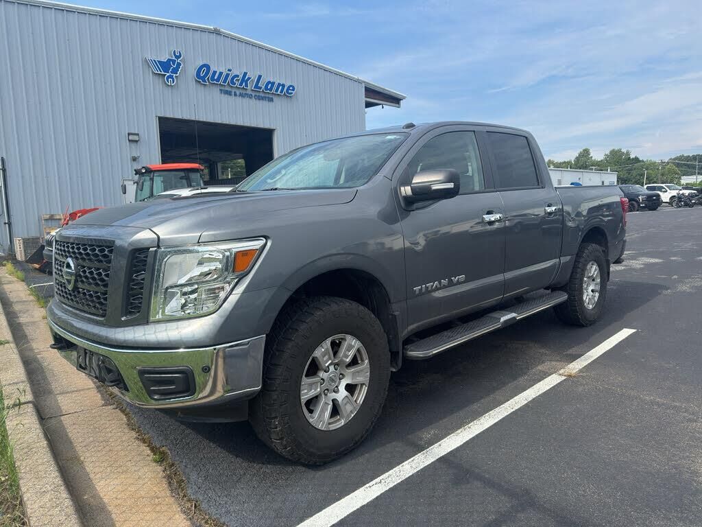 2019 Nissan Titan S — photo 1 of 14