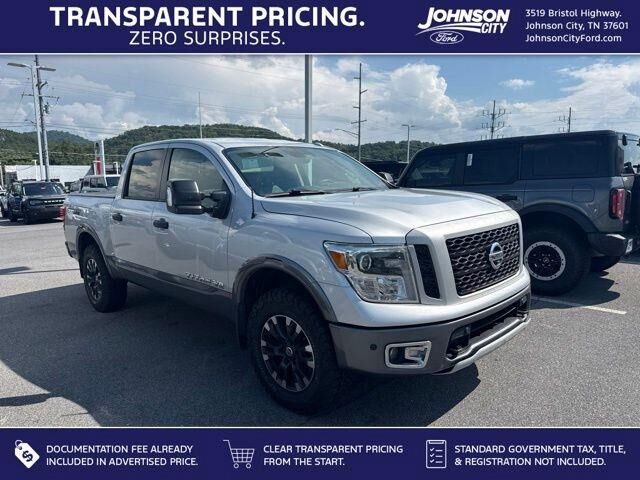 2019 Nissan Titan PRO-4X — photo 1 of 10