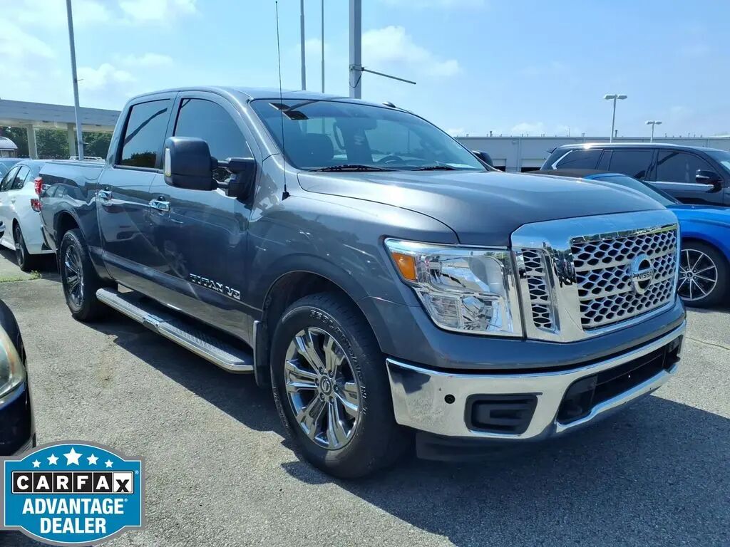 2019 Nissan Titan SV — photo 1 of 12