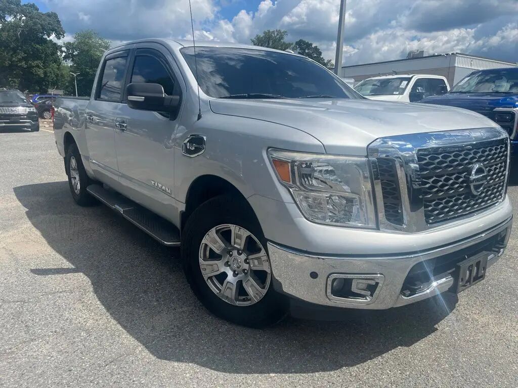 2017 Nissan Titan S — photo 1 of 13