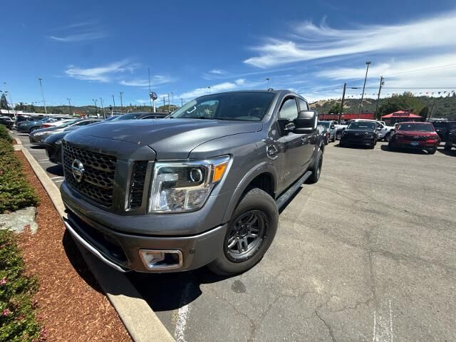 2017 Nissan Titan PRO-4X — photo 1 of 39