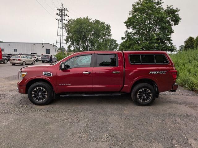 2017 Nissan Titan PRO-4X — photo 1 of 9