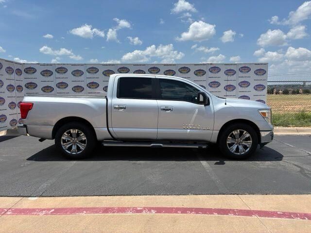 2018 Nissan Titan S — photo 1 of 4