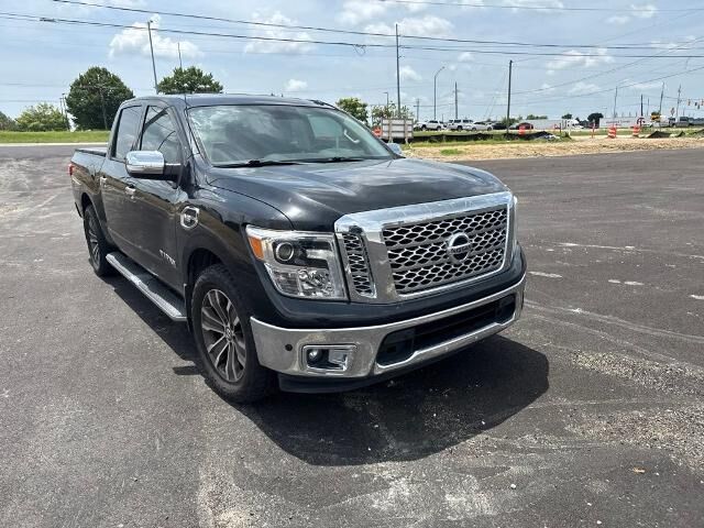 2017 Nissan Titan S — photo 1 of 13