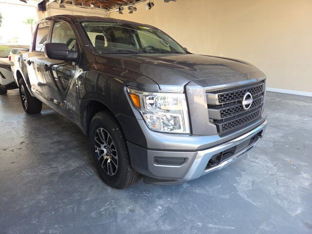 2023 Nissan Titan SV