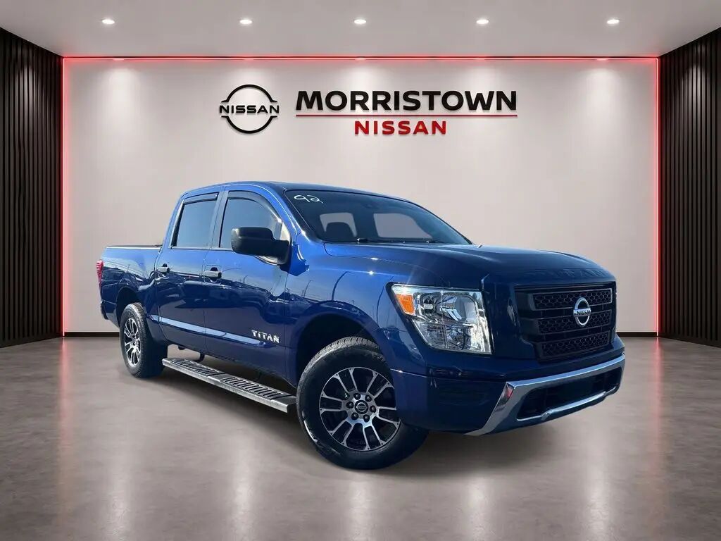 2022 Nissan Titan S — photo 1 of 3