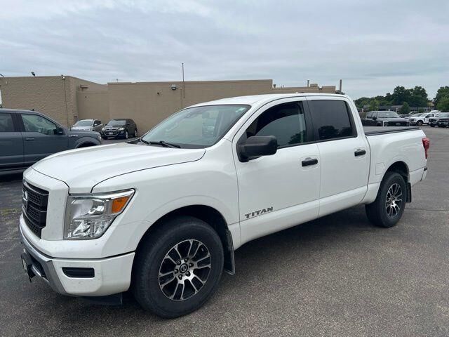2022 Nissan Titan S — photo 1 of 26