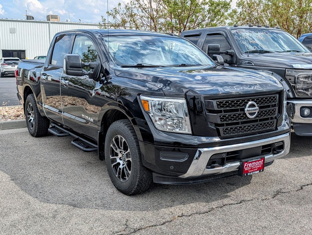 2021 Nissan Titan SV — photo 1 of 13
