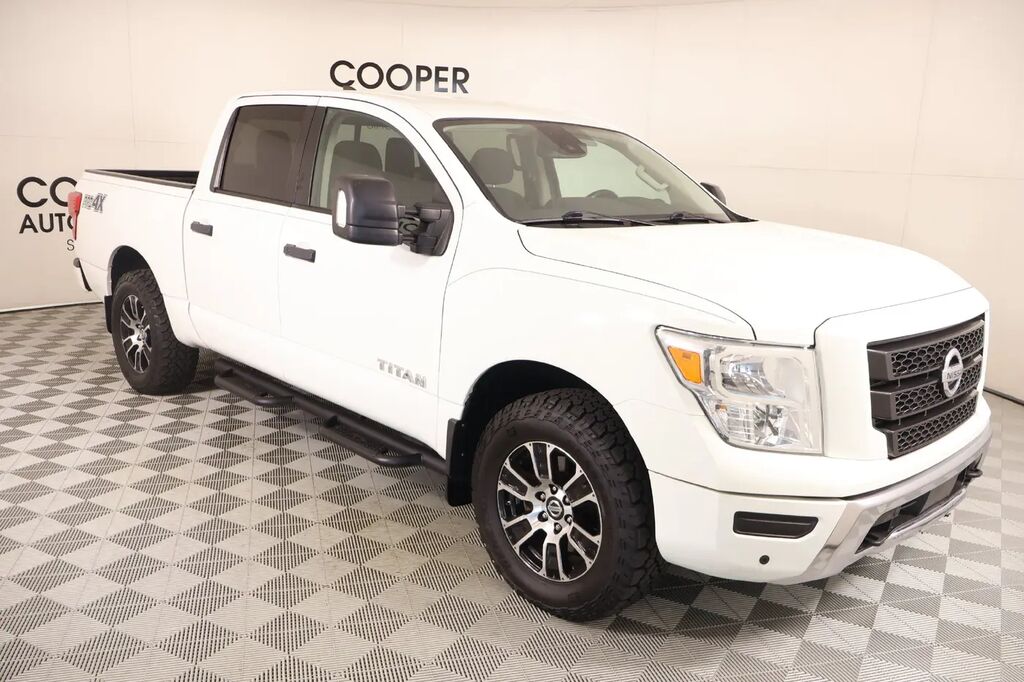2022 Nissan Titan SV — photo 1 of 13