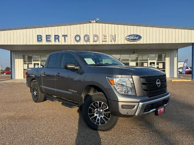 2024 Nissan Titan SV — photo 1 of 13