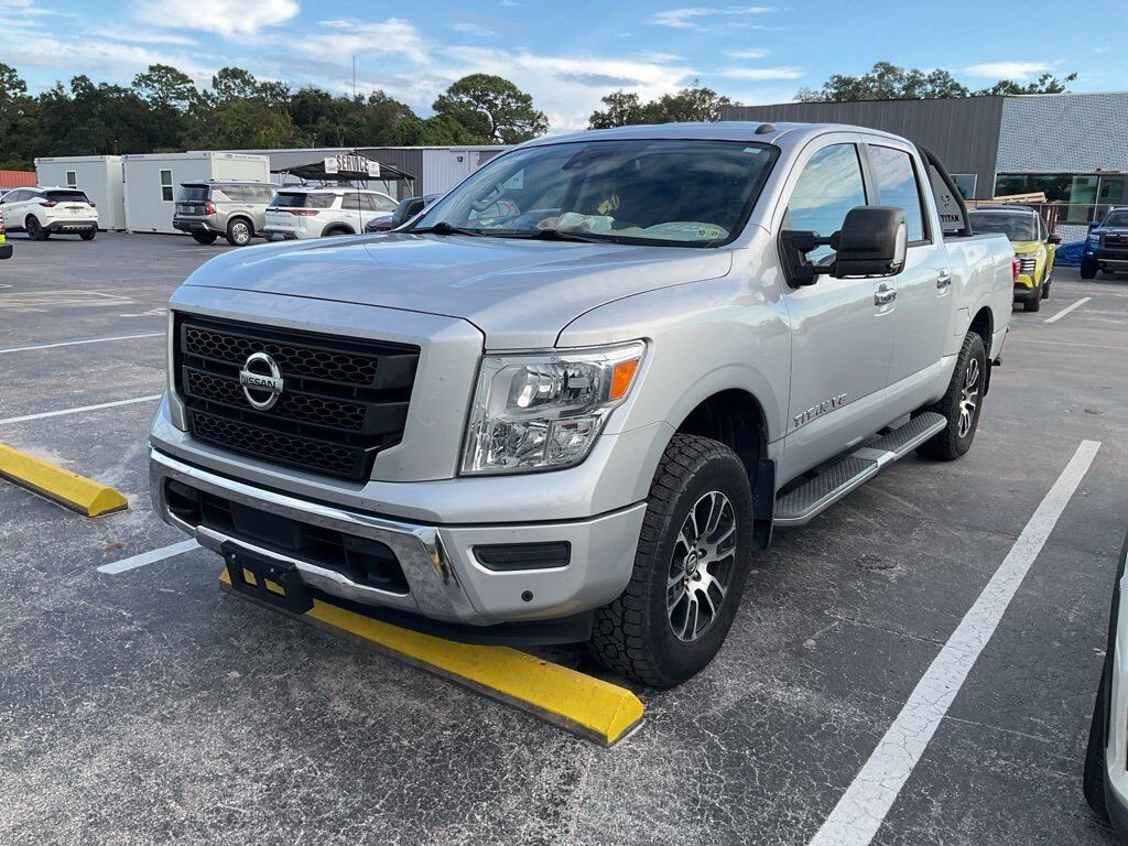 2020 Nissan Titan SV — photo 1 of 2