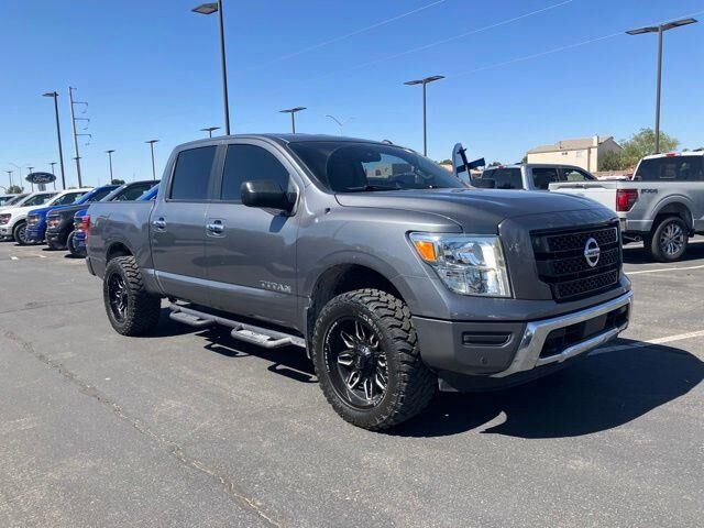 2021 Nissan Titan SV — photo 1 of 3