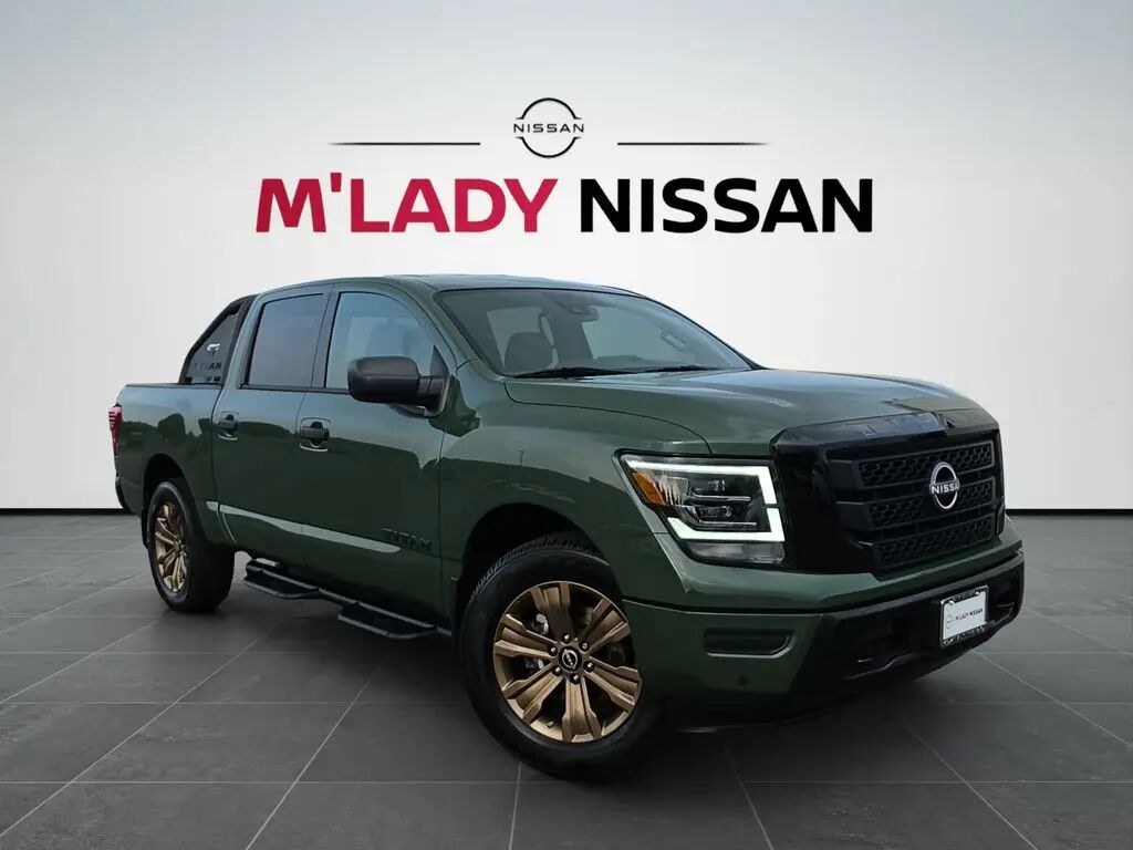 2024 Nissan Titan SV — photo 1 of 12