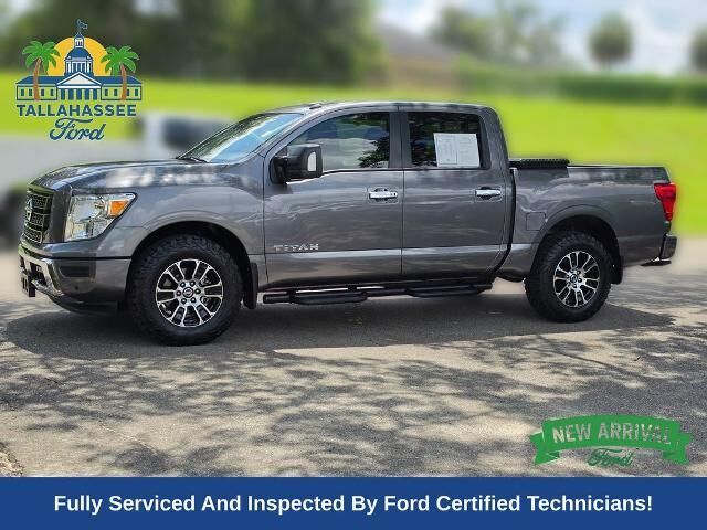 2021 Nissan Titan SV — photo 1 of 10