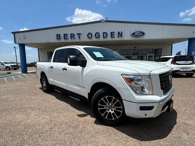 2022 Nissan Titan SV — photo 1 of 20