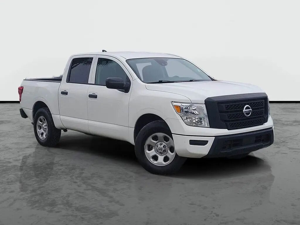 2022 Nissan Titan S — photo 1 of 17