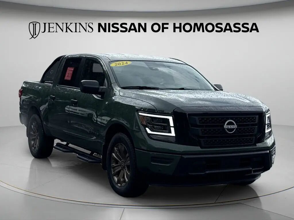 2024 Nissan Titan SV — photo 1 of 10