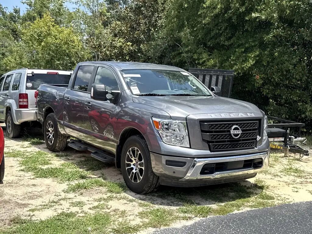 2023 Nissan Titan SV — photo 1 of 6