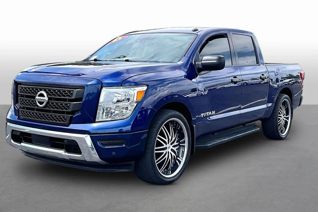 2021 Nissan Titan SV — photo 1 of 13