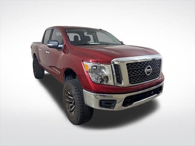 2018 Nissan Titan SV — photo 1 of 12
