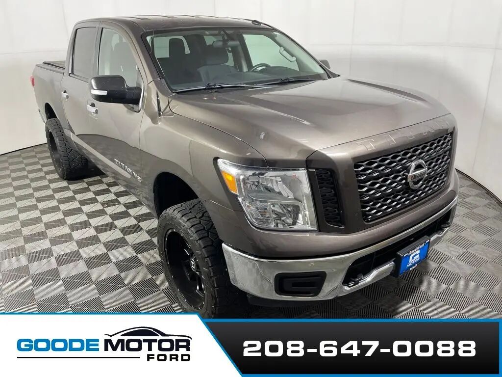 2019 Nissan Titan S — photo 1 of 13