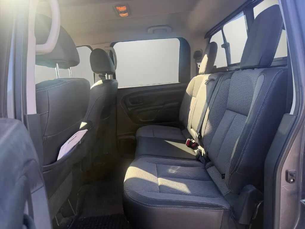 2017 Nissan Titan S — photo 1 of 2