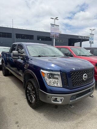 2017 Nissan Titan XD PRO-4X — photo 1 of 2