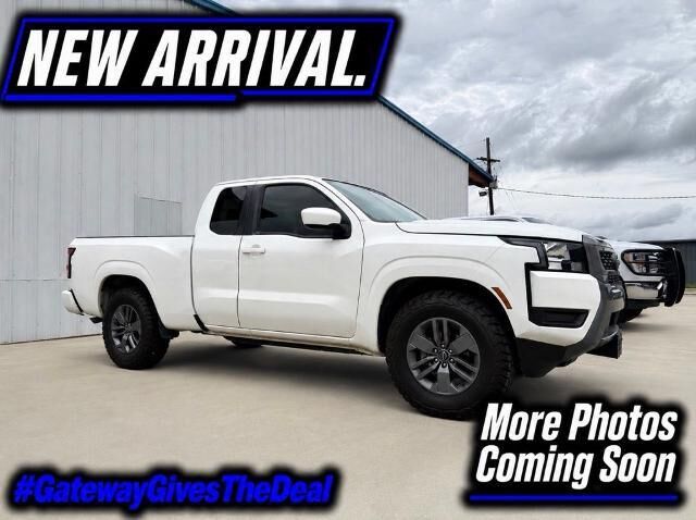 2025 Nissan Frontier S — photo 1 of 13