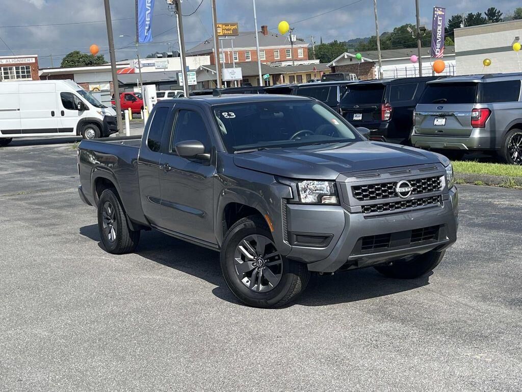 2025 Nissan Frontier S — photo 1 of 12