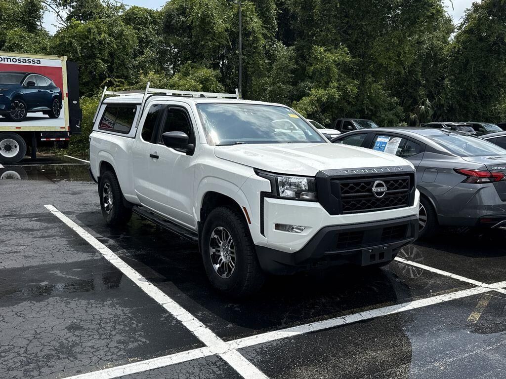 2022 Nissan Frontier S — photo 1 of 22