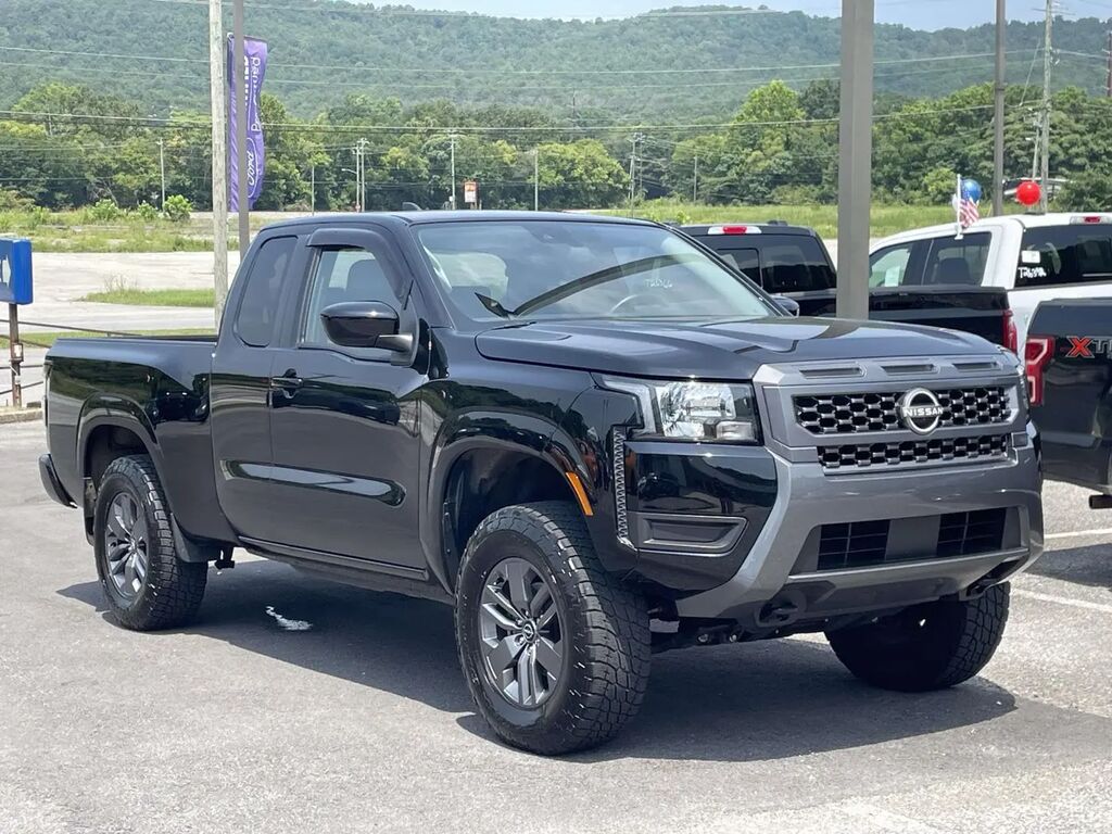 2025 Nissan Frontier S — photo 1 of 16