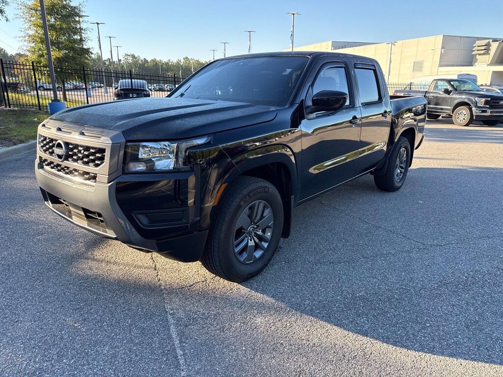 2025 Nissan Frontier SV — photo 1 of 13