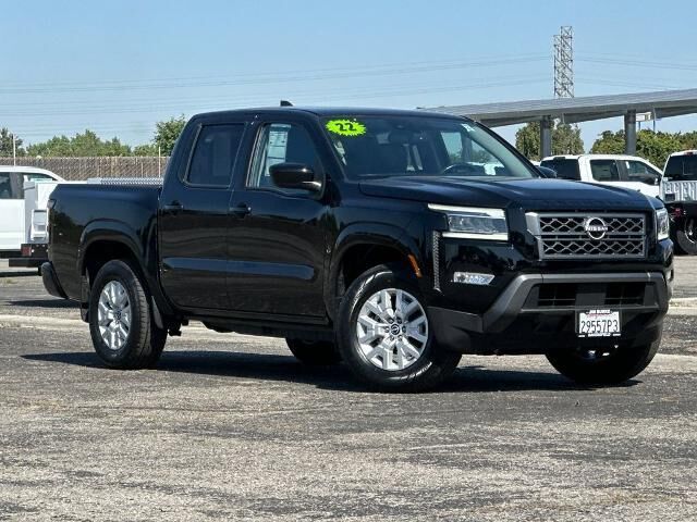 2022 Nissan Frontier S — photo 1 of 13