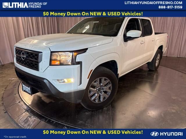 2022 Nissan Frontier SV — photo 1 of 13