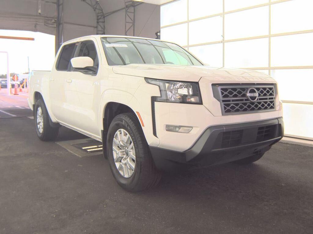 2024 Nissan Frontier SV — photo 1 of 8