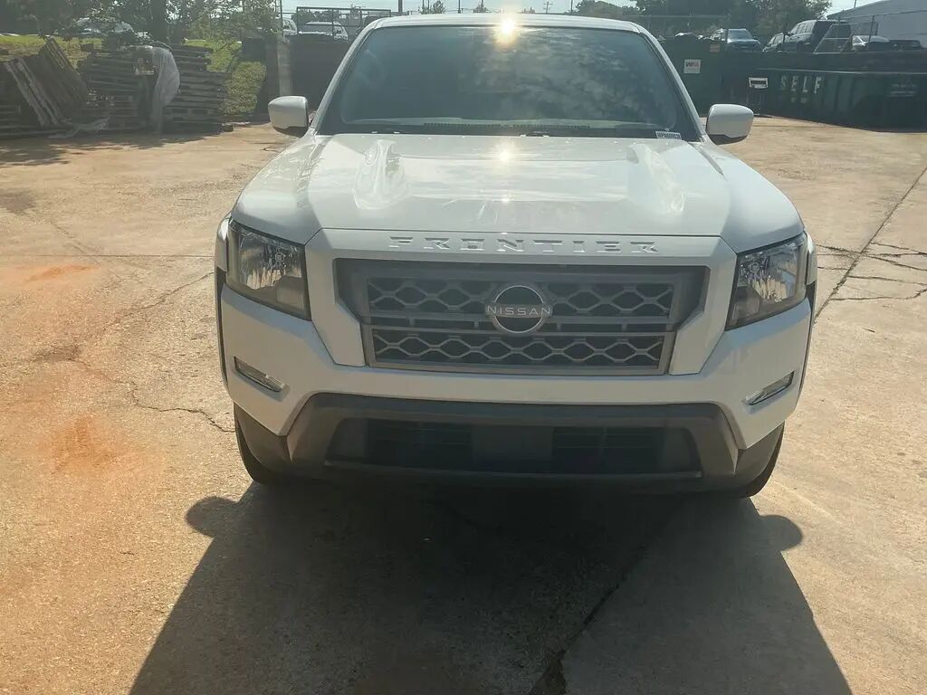 2023 Nissan Frontier SV — photo 1 of 17