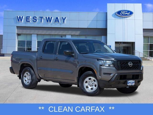 2022 Nissan Frontier S — photo 1 of 12