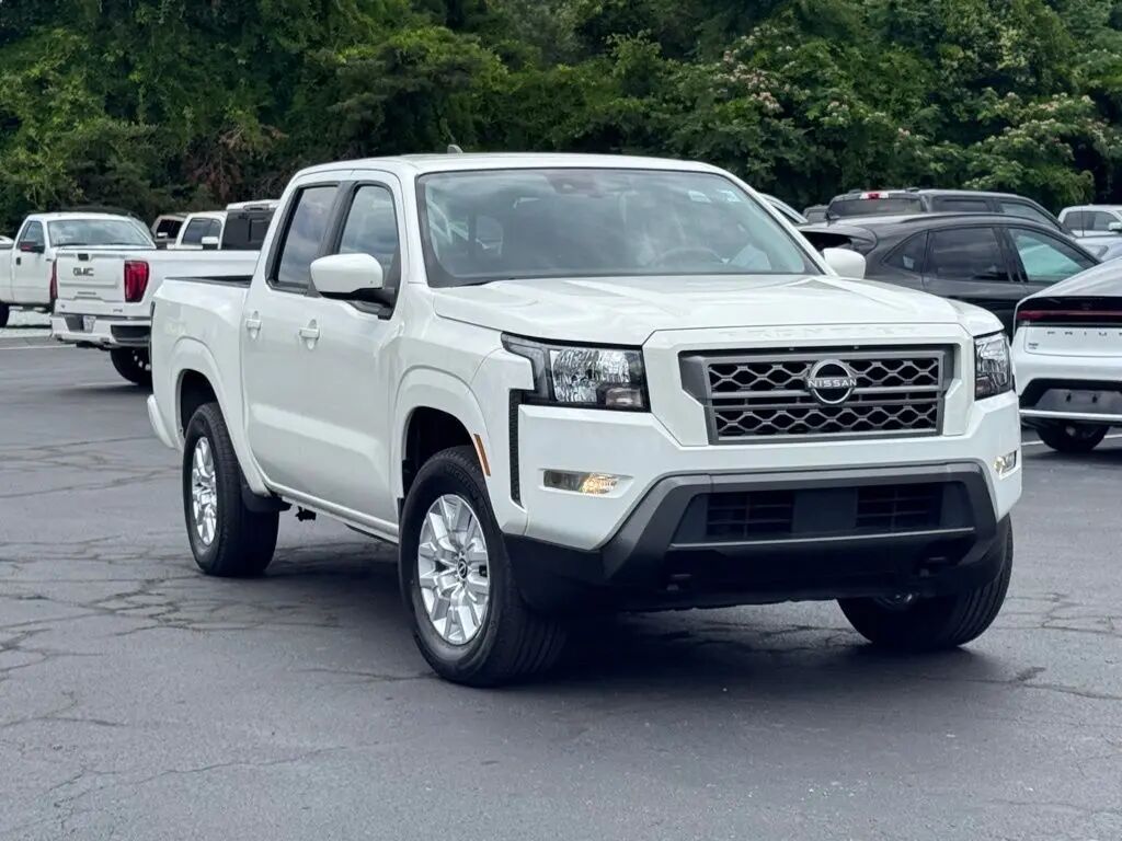 2022 Nissan Frontier SV — photo 1 of 16