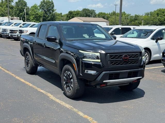 2024 Nissan Frontier PRO-4X — photo 1 of 13