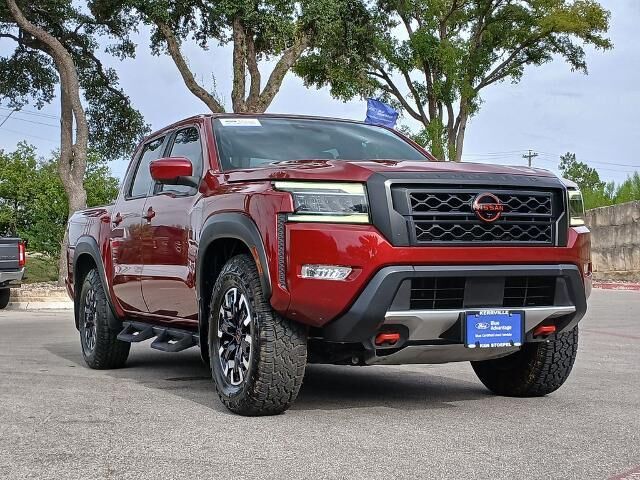 2022 Nissan Frontier PRO-4X — photo 1 of 13