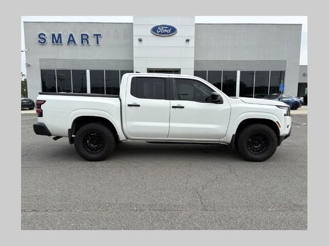 2024 Nissan Frontier PRO-4X — photo 1 of 36