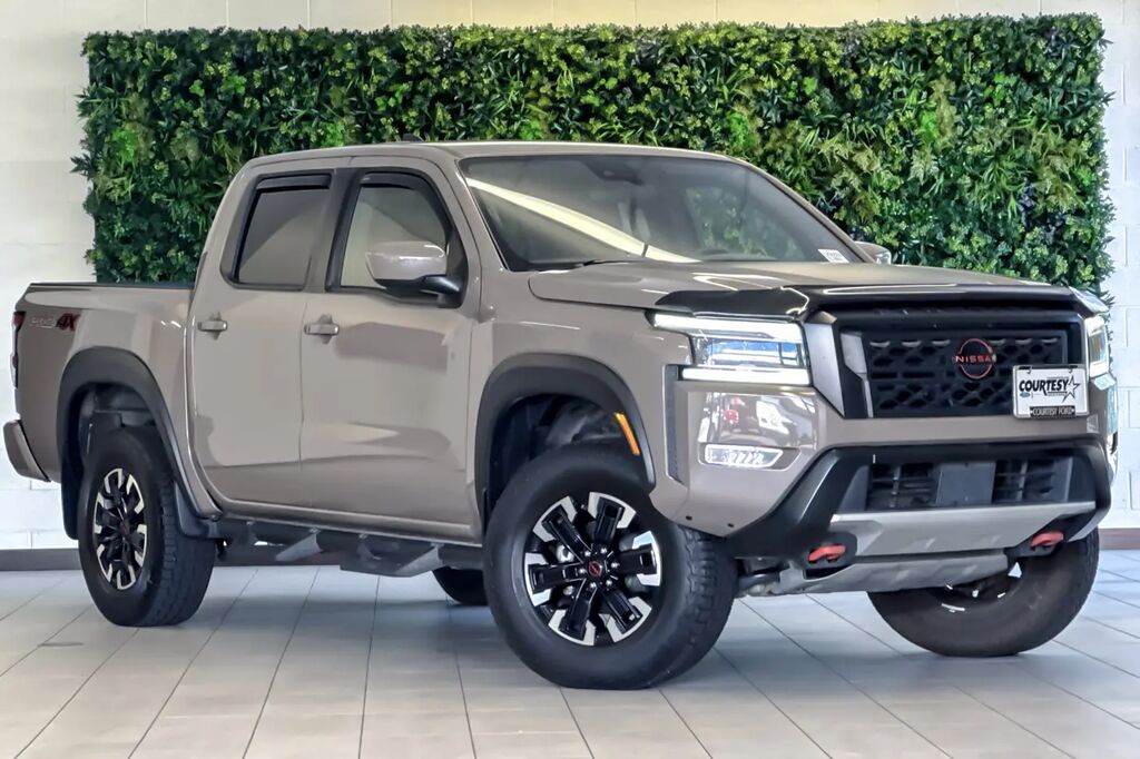 2023 Nissan Frontier PRO-4X — photo 1 of 13